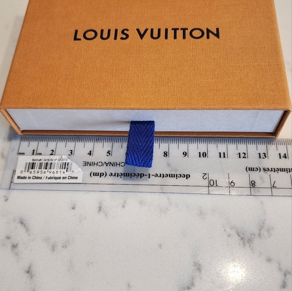 LOUIS VUITTON - Mini giftbox (Authentic) 1 - Picture 3 of 5